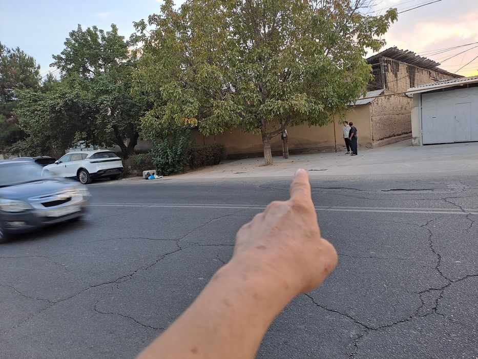 Офисга ёки тижоратга куча юзасидан уй сотилади. Фасади котта