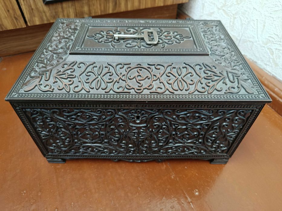 Старинная винтажная шкатулка, Миниатюры живопись масло на фанере