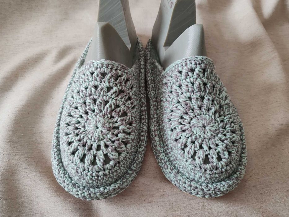 Чехли дамски ръчно плетени с кука