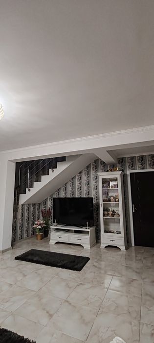 Casa cu piscina+ garaj in VADU PASII