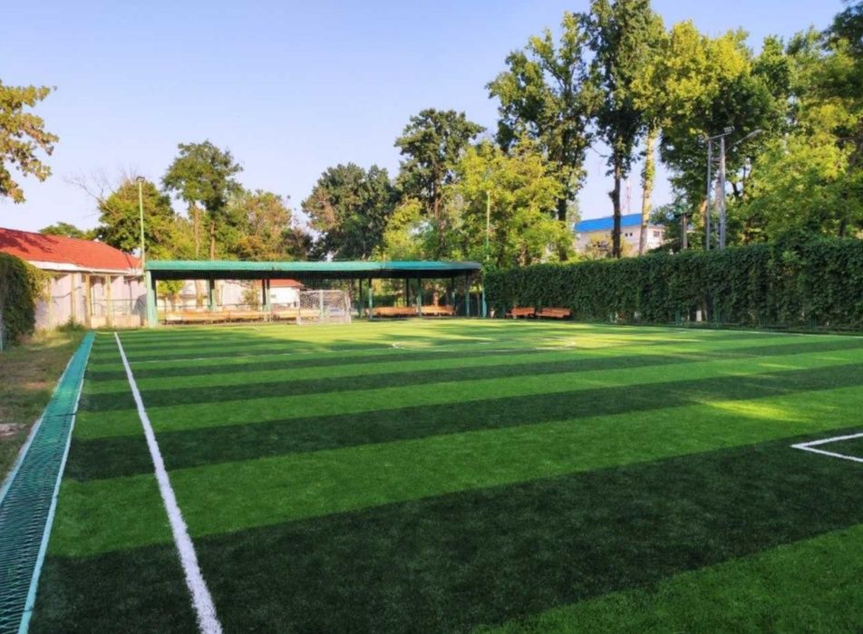 Фудбол майдони суний газон