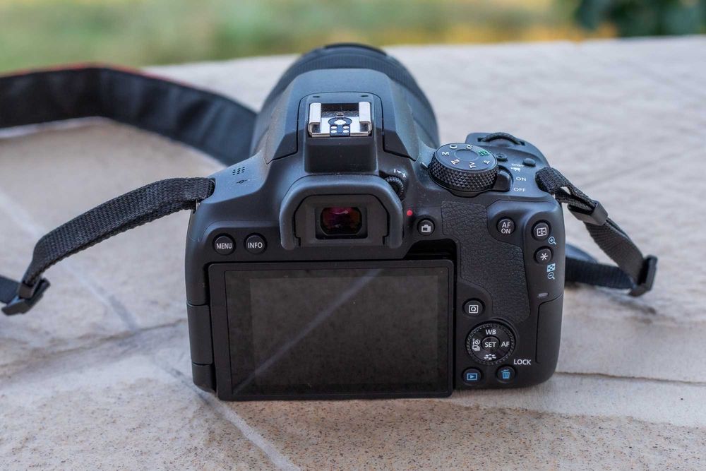 Canon eos 850d + Canon 18-135
