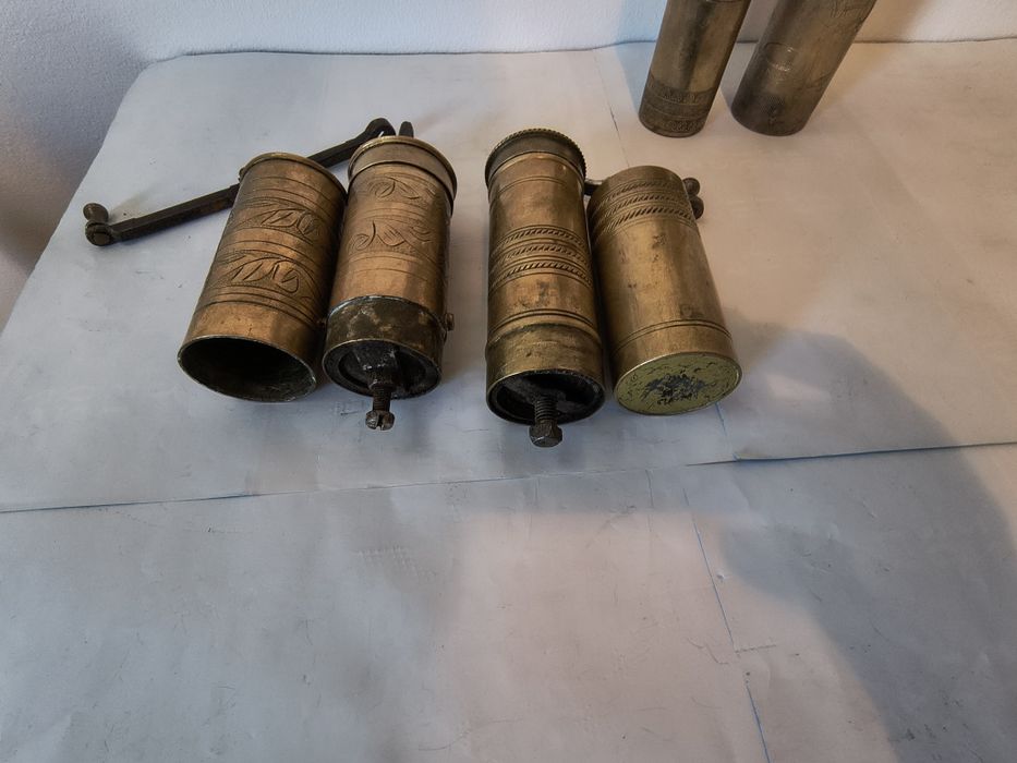 Râșniță veche alama, râșniță românească Reșița