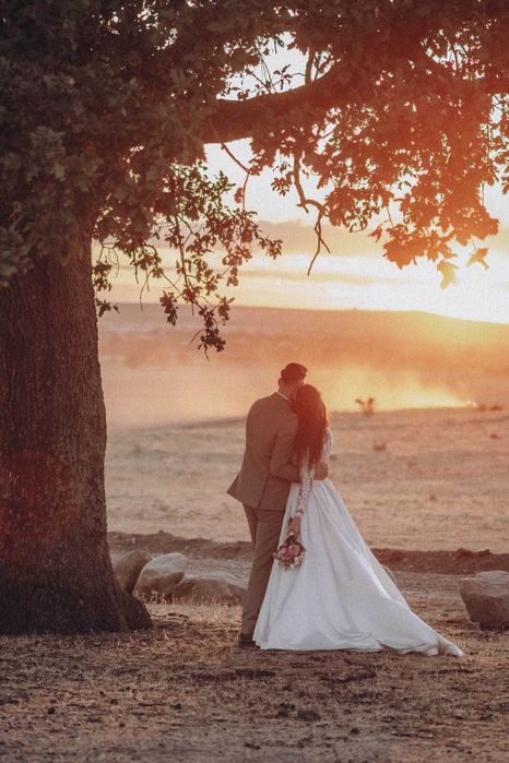 Costum de nunta crem