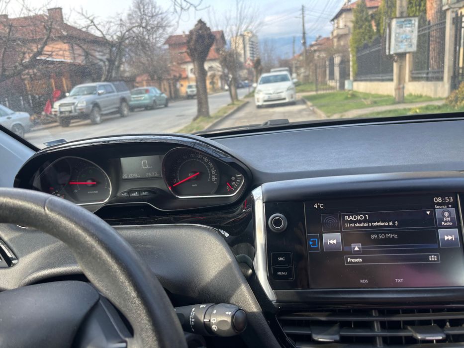 Peugeot 208. 2016 година