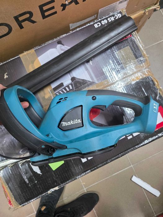 Makita DUH523RF Masina de tuns gard viu 18V Li-Ion Fara acumulator si incarcator