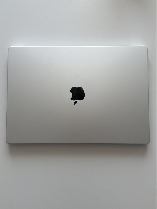 MacBook Pro 16-inch; M2; 512 GB SSD; 16 GB RAM