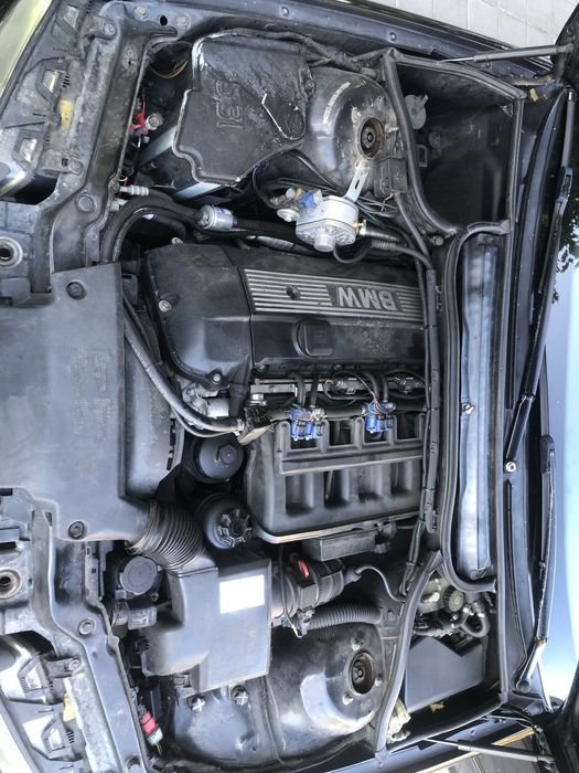 BMW 320i с газов инжекцион