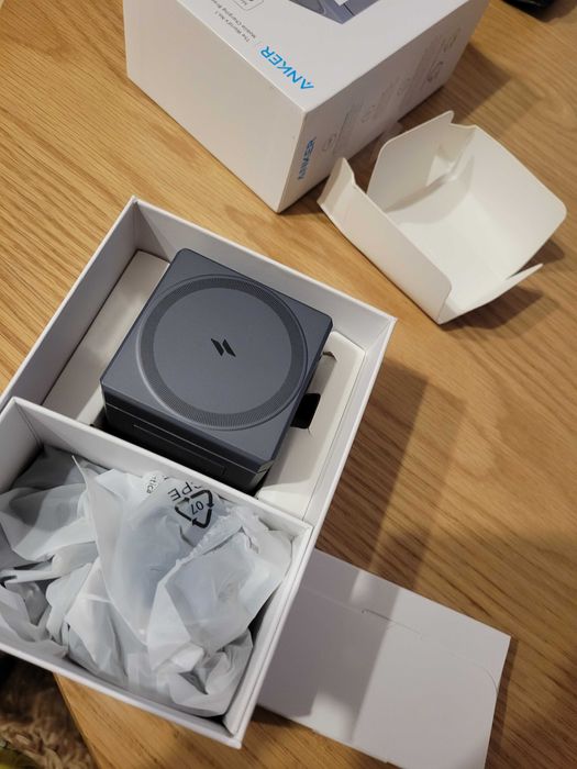 Anker зареждащо кубче 3в1 - Apple Watch, iPhone, Airpods с MagSafe