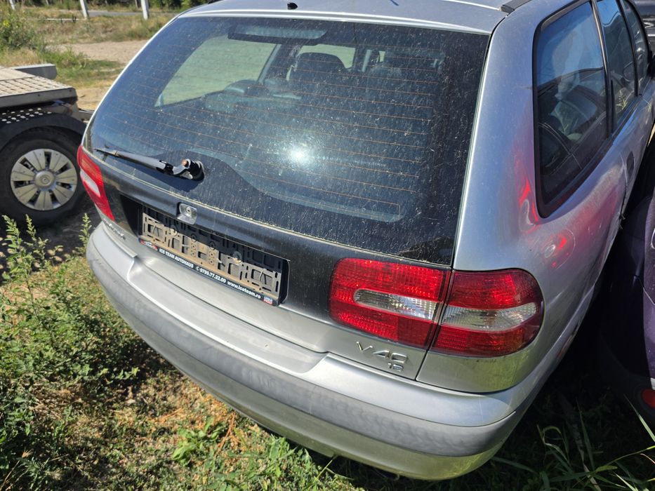 Dezmembrez volvo v40 1.6i