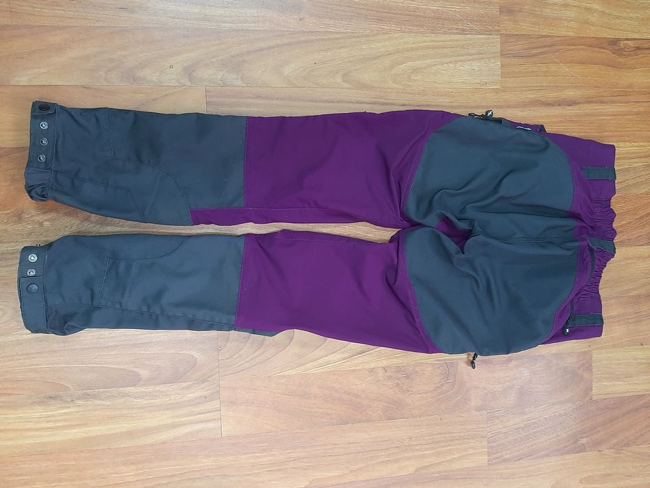 Pantaloni Revolution Race.