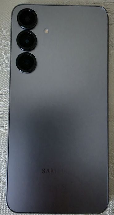 Vând urgent Samsung s25 plus impecabil.