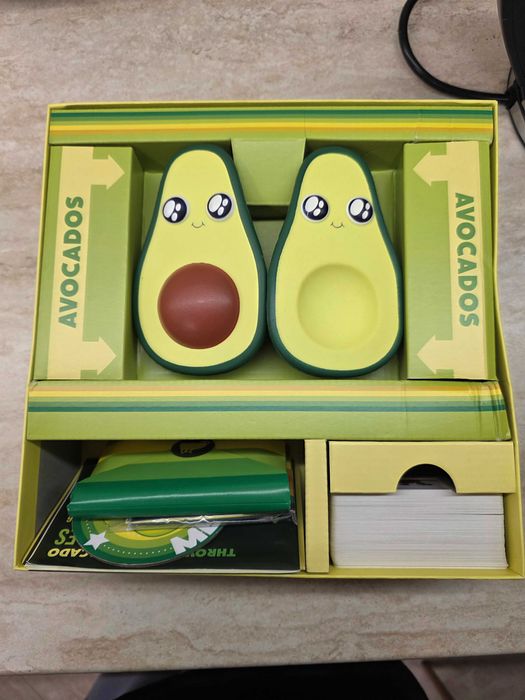 Настолна игра Throw Throw Avocado – чисто нова, неизползвана