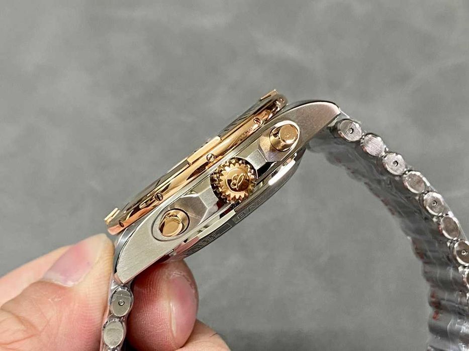 Автоматичен мъжки часовник Breitling Chronomat B01 42