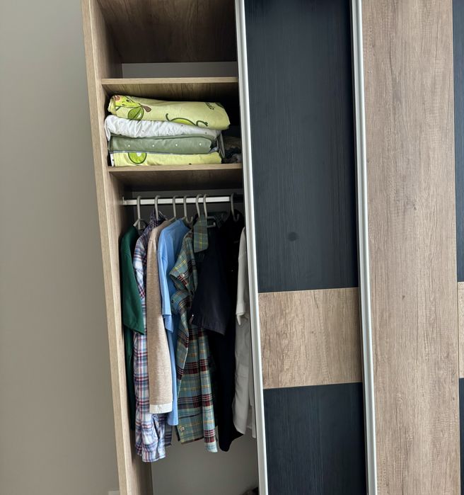 Продается шкаф купе с тумбами