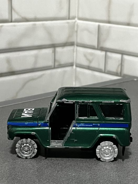 Продам машинку уаз 31514 от велли 1:43
