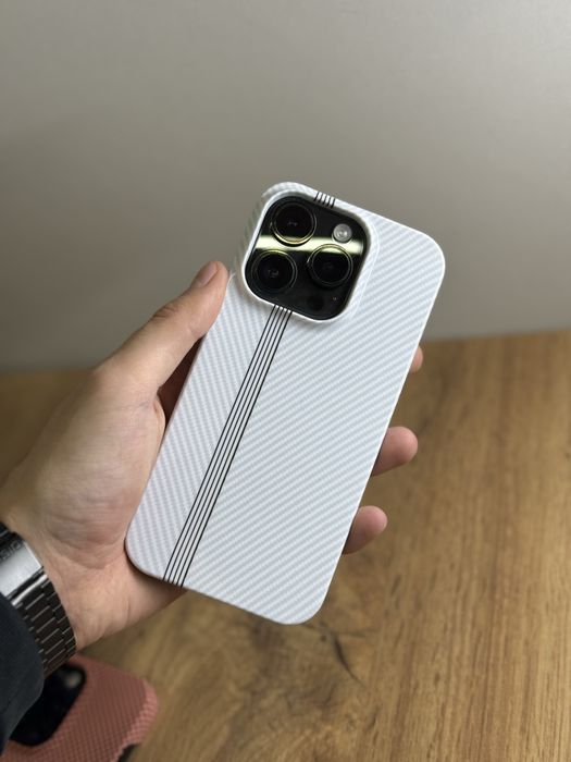 Чехлы на Айфон PITAKA с Magsafe