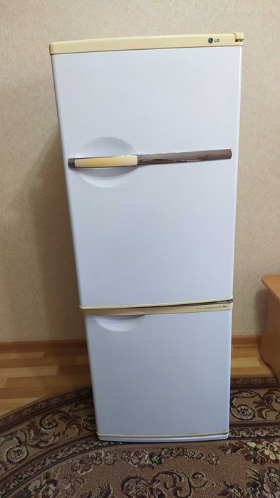 Продам двухкамерный холодильник LG