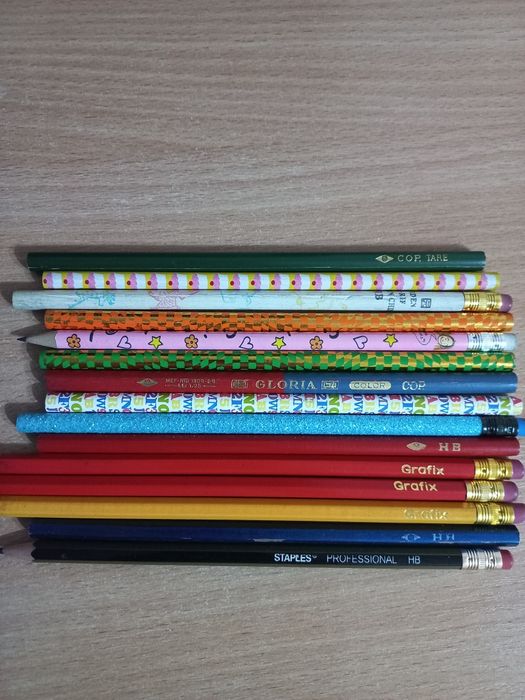 Creioane la 50 de bani  bucata!!!