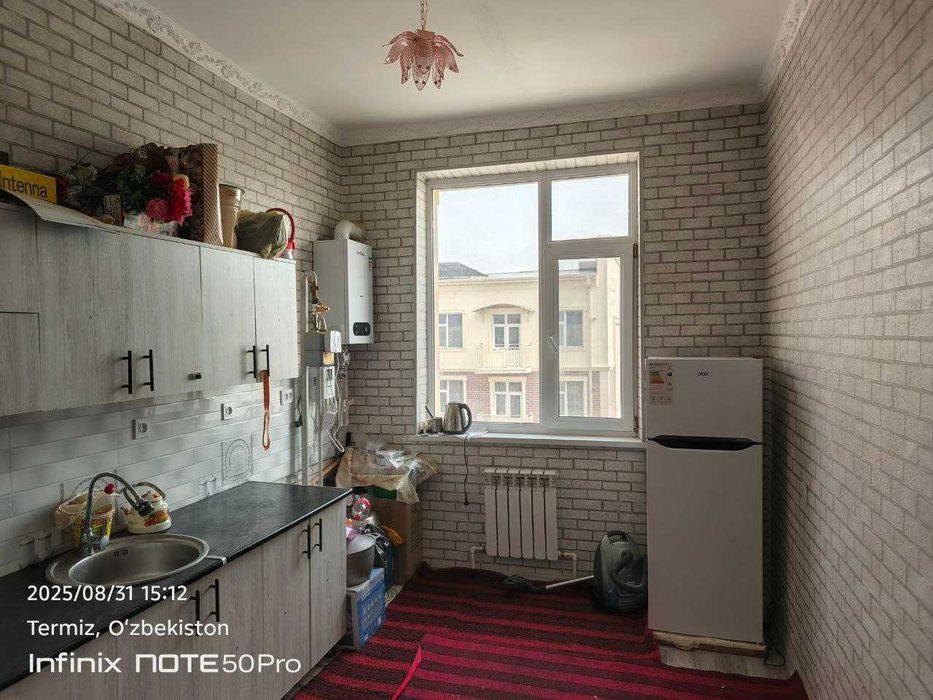 Avto salon 17 maktabni orqasida yangi uy oilaga ijaraga beriladi.