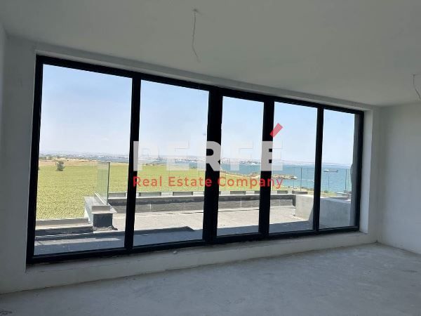 Продава се Тристаен апартамент в Бургас, Крайморие - 233 кв.м за 898 €/кв.м - Снимка #4