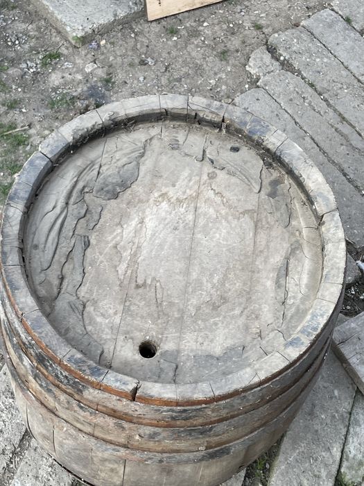 Vând butoi de țuica de 100 litri  sau schimb