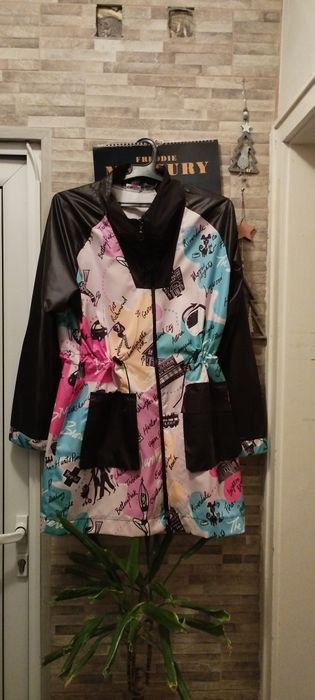 Дамски ветровки с актуален принт