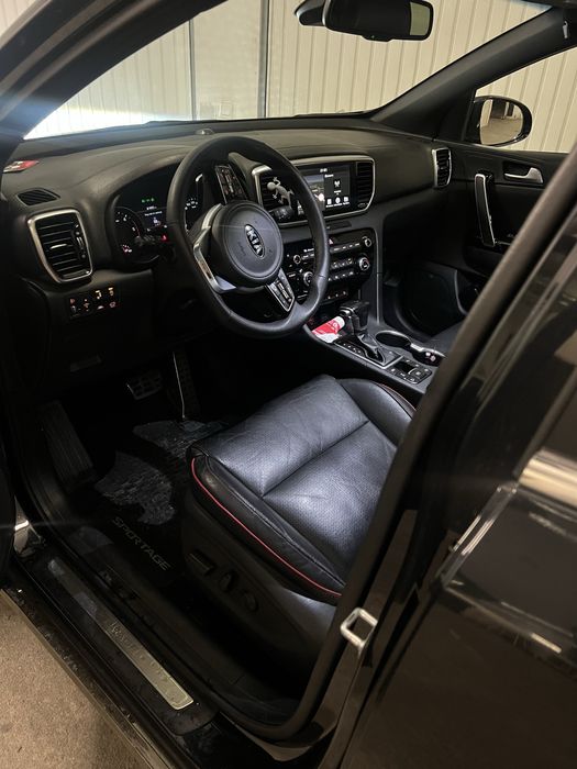 Kia Sportage GT-Line-4X4-панорама-камера-JBL-Line-Asist