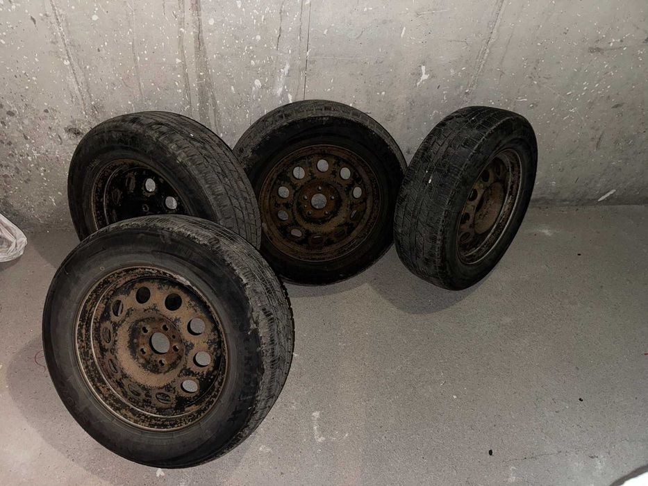 Комплект зимни гуми