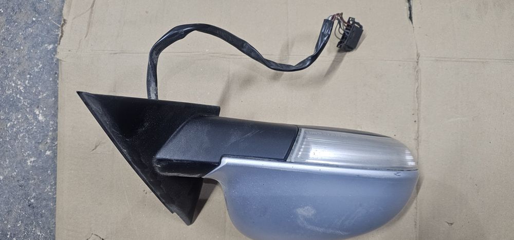 Oglinda dreapta cu semnalizare și rabatare electrică Passat B5.5