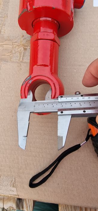 Cilindru hidraulic lungime 750 mm deschide 500 mm bolturi diametru 30