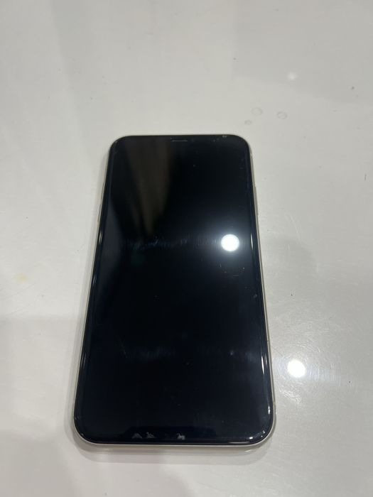 Продам айфон 11 рабочий