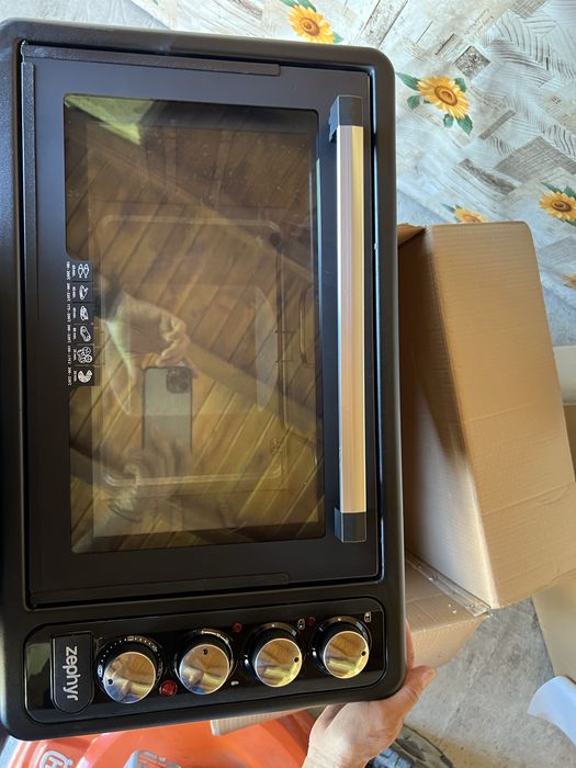 Продавам чисто нова мултифункционална електрическа фурна Zephyr с два котлона (модел Z-1441-M40LC)