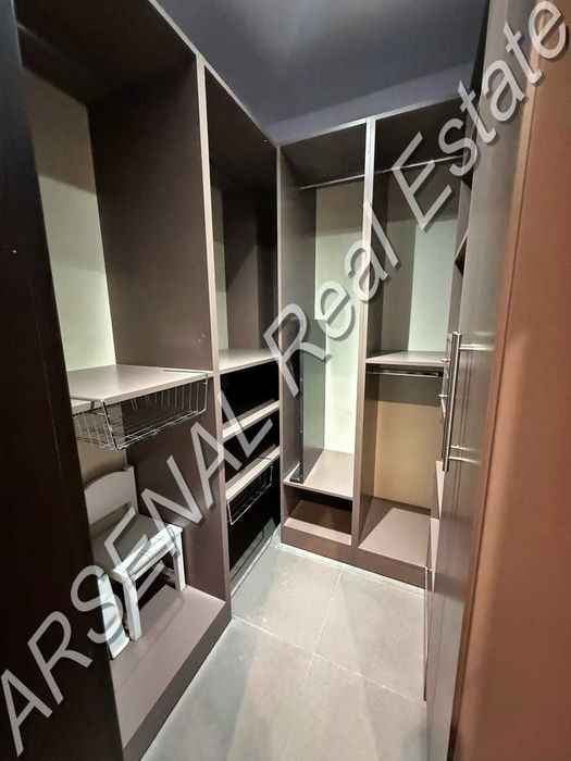 Двустаен апартамент под наем, Младост 1