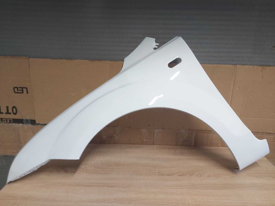 Aripa Fata Stanga Ford Focus 2/II 2004-2008 (Frozen White)