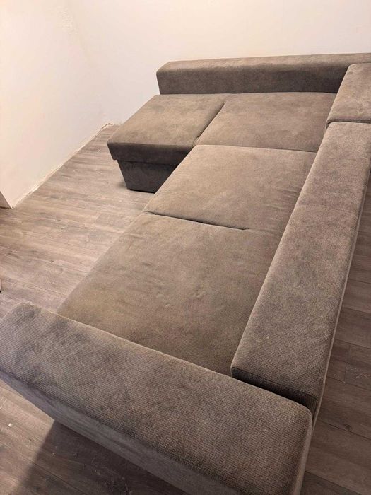 Vând colțar extensibil  cu spațiu de depozitare Laguna.