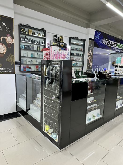 Продаётся торговая витрина (островок)