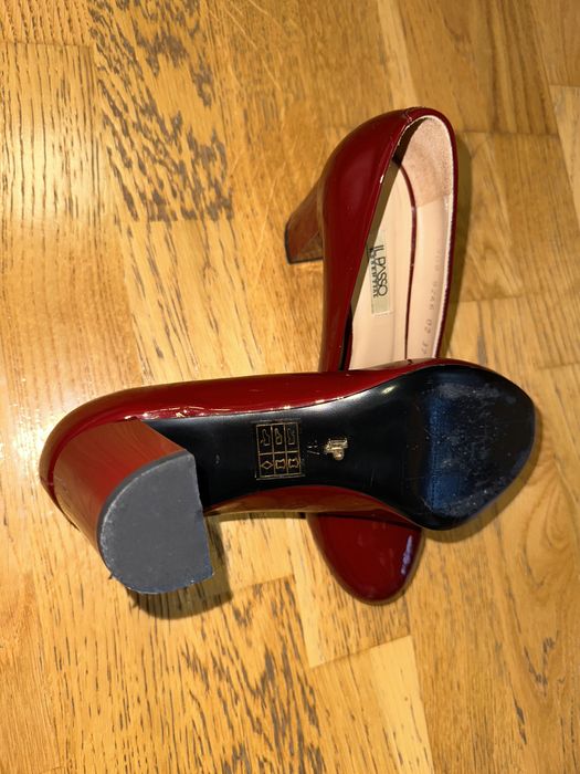 Pantofi       cu      toc