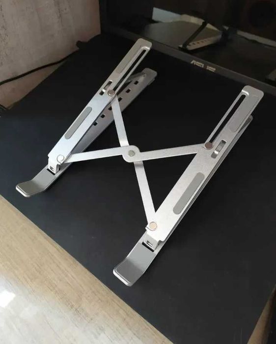 Сгъваема поставка за лаптоп, ергономичен дизайн, 25x18 см, сребриста