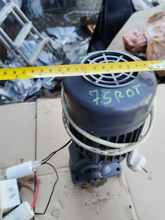 Motor electric cu reductor 75 rpm