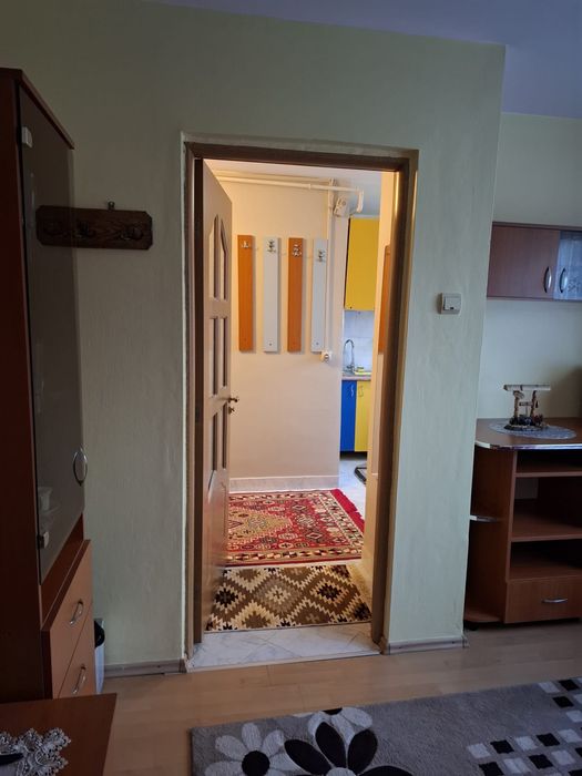 Inchiriez garsoniera