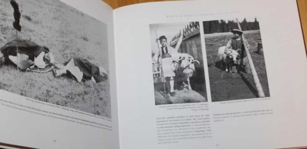 5 albume etnografie Familia taraneasca in Romania Bucovina de altadata