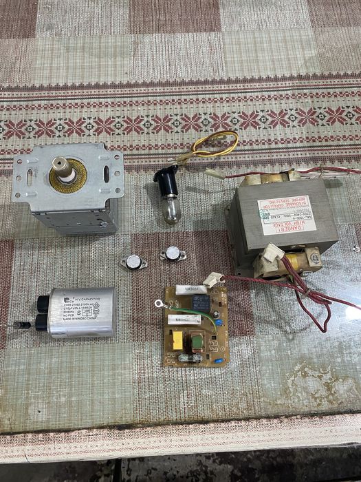 Piese cuptor microunde