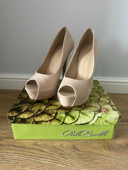 Дамски обувки на висок ток