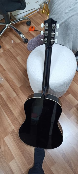 Гитара акустическая и чехол