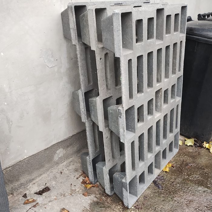 Paleți plastic 120/80