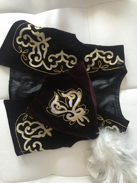 Жилет-камзол на девочку