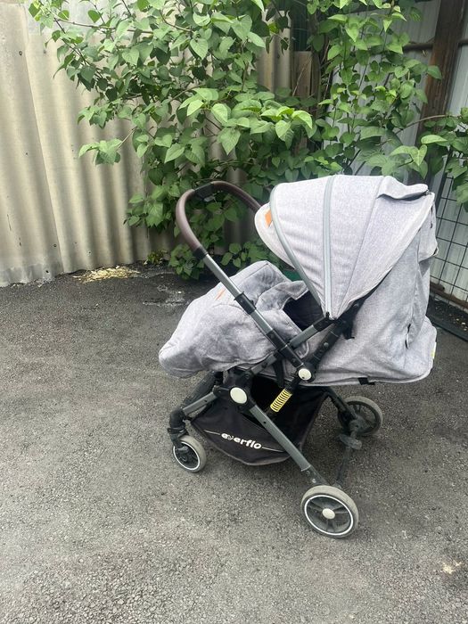 Продам прогулочную коляску