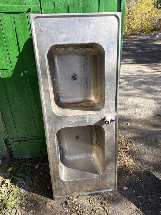 Раковина из нержавейки.