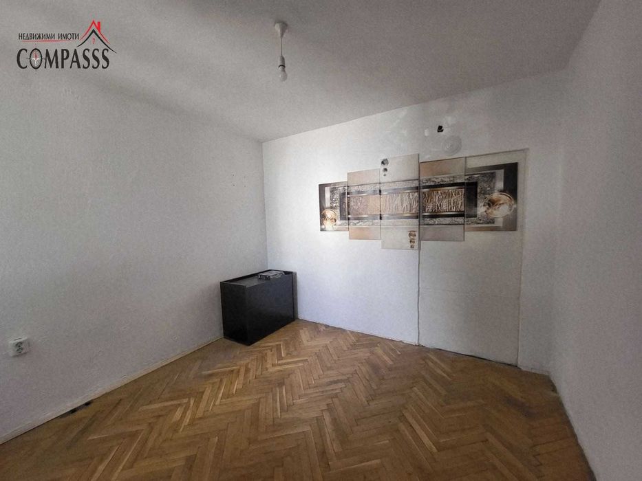 Продава се Тристаен апартамент в Добрич, Център - 83 кв.м за 1076 €/кв.м - Снимка #8